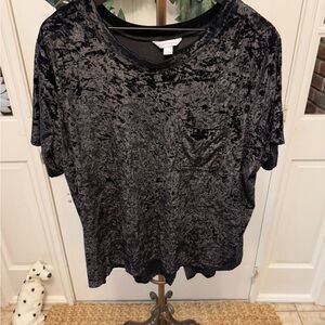 Boutique Black Crushed Velvet Top w Fly Away Back SS 1X